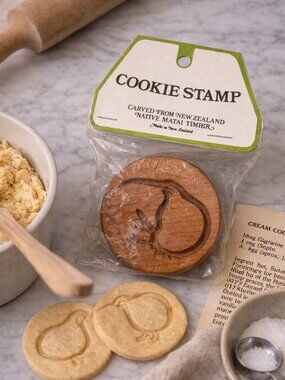 Vintage New Zealand Matai Wood Cookie Stamp Bird Design Sampford 1989